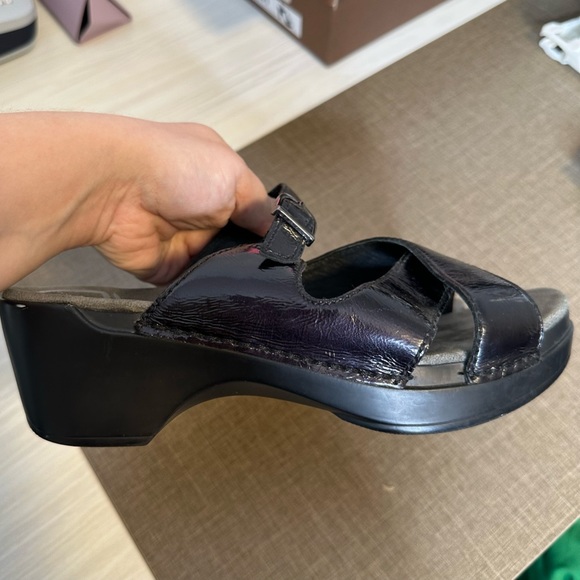 Dansko Sela Clogs 38 US 7.5-8 Patent Leather Strappy Slip On Comfort - Picture 11 of 11